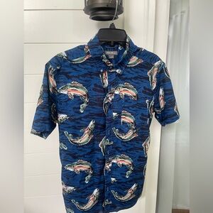 Eddie Bauer men’s medium button up fish shirt. Blue black green white orange.